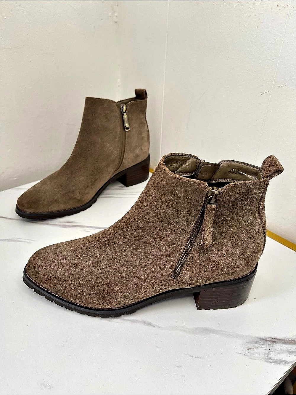 Blondo Waterproof Suede Ankle Boots US 8.5M